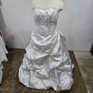 David's Bridal Oleg Cassini White Wedding Gown